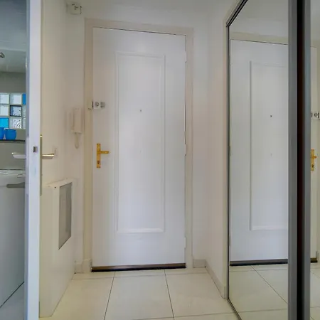 Lumineux Avec Balcon A0b207 Апартаменты *