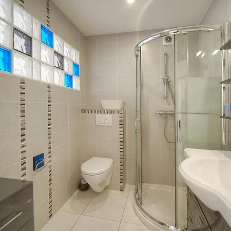 Lumineux Avec Balcon A0b207 칸느