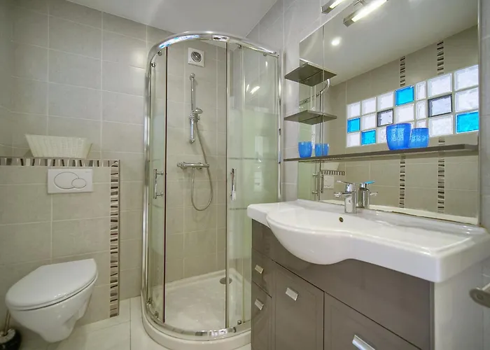 Lumineux Avec Balcon A0b207 * Cannes