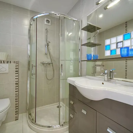 Lumineux Avec Balcon A0b207 * Cannes